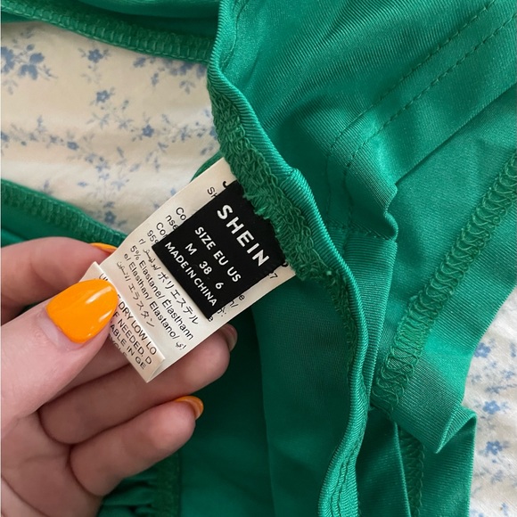 SHEIN halter crop top - Picture 3 of 3